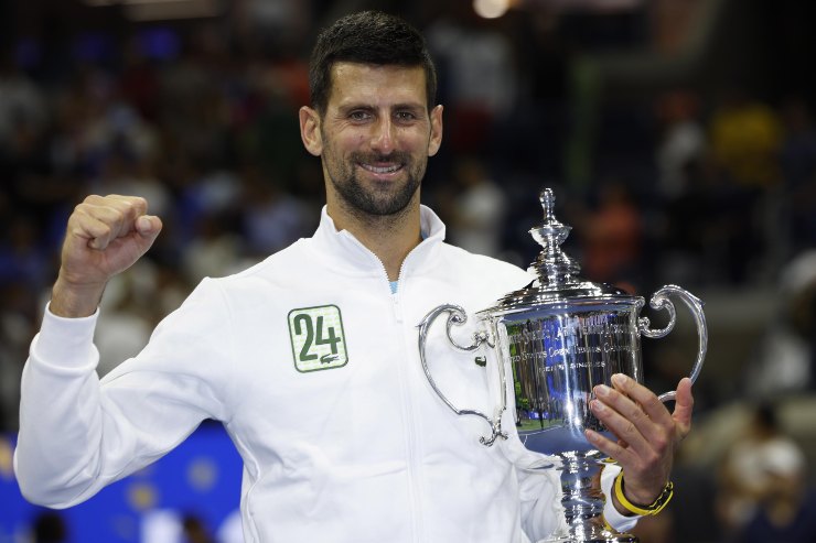 Novak Djokovic con la coppa a New York