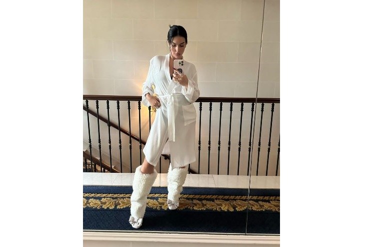 Georgina Rodriguez Parigi look trasparente